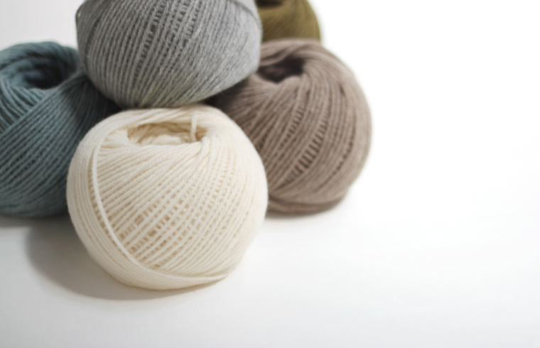空気をまぜて糸にしたウールアルパカ Yarn Products Daruma 横田株式会社